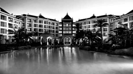 Hotel com jardins